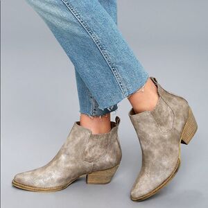 Very Volatile Motivate Ankle Booties